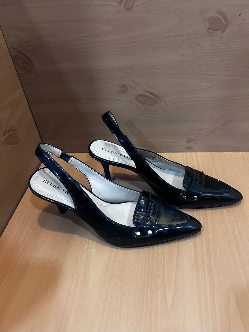 Ellen Tracy Black Patent Slingback Pointed Pumps with Stud Detail size 9